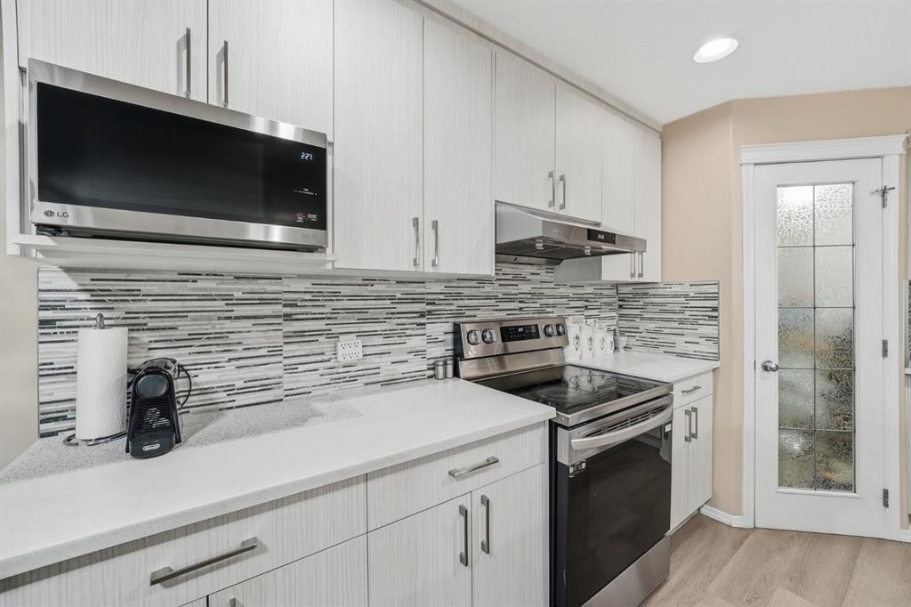 131 San Fernando Crescent Ne, Calgary, AB - Indoor Photo Showing Kitchen With Upgraded Kitchen