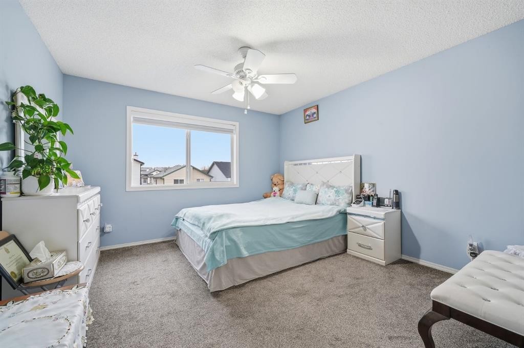 131 San Fernando Crescent Ne, Calgary, AB - Indoor Photo Showing Bedroom