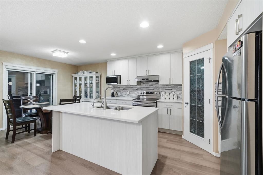 131 San Fernando Crescent Ne, Calgary, AB - Indoor Photo Showing Kitchen With Stainless Steel Kitchen With Double Sink With Upgraded Kitchen