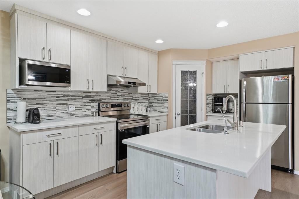 131 San Fernando Crescent Ne, Calgary, AB - Indoor Photo Showing Kitchen With Stainless Steel Kitchen With Double Sink With Upgraded Kitchen