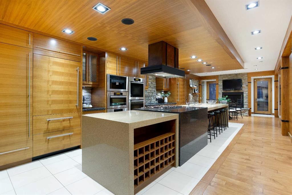 738 Crescent Road Nw, Calgary, AB - Indoor Photo Showing Kitchen With Upgraded Kitchen