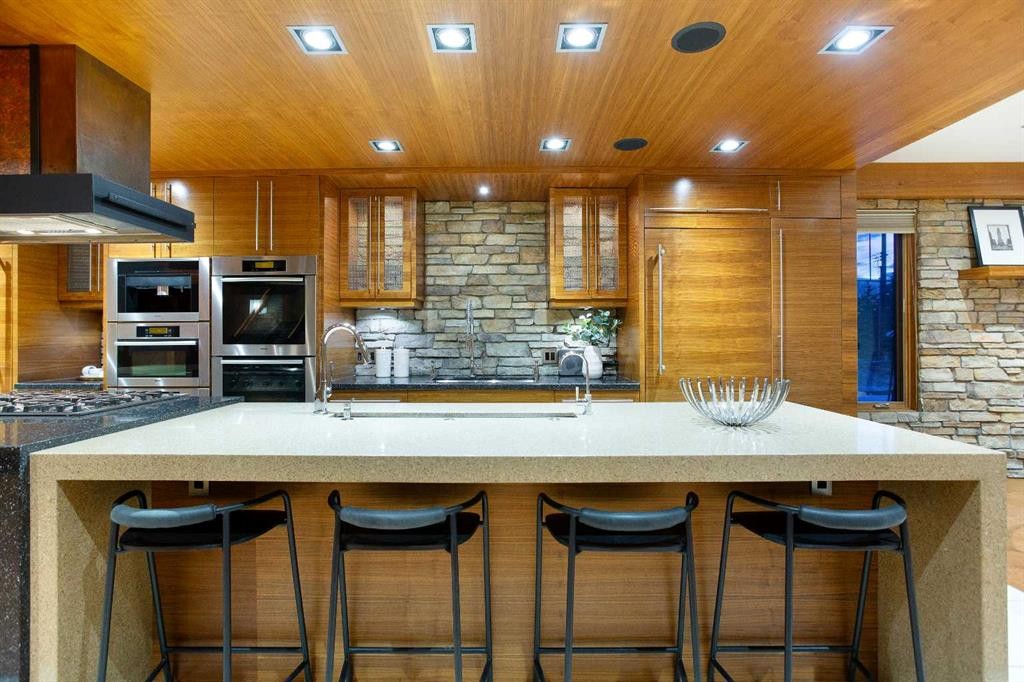 738 Crescent Road Nw, Calgary, AB - Indoor Photo Showing Kitchen