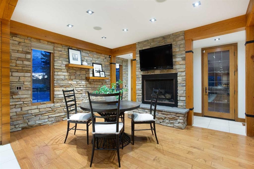 738 Crescent Road Nw, Calgary, AB - Indoor With Fireplace