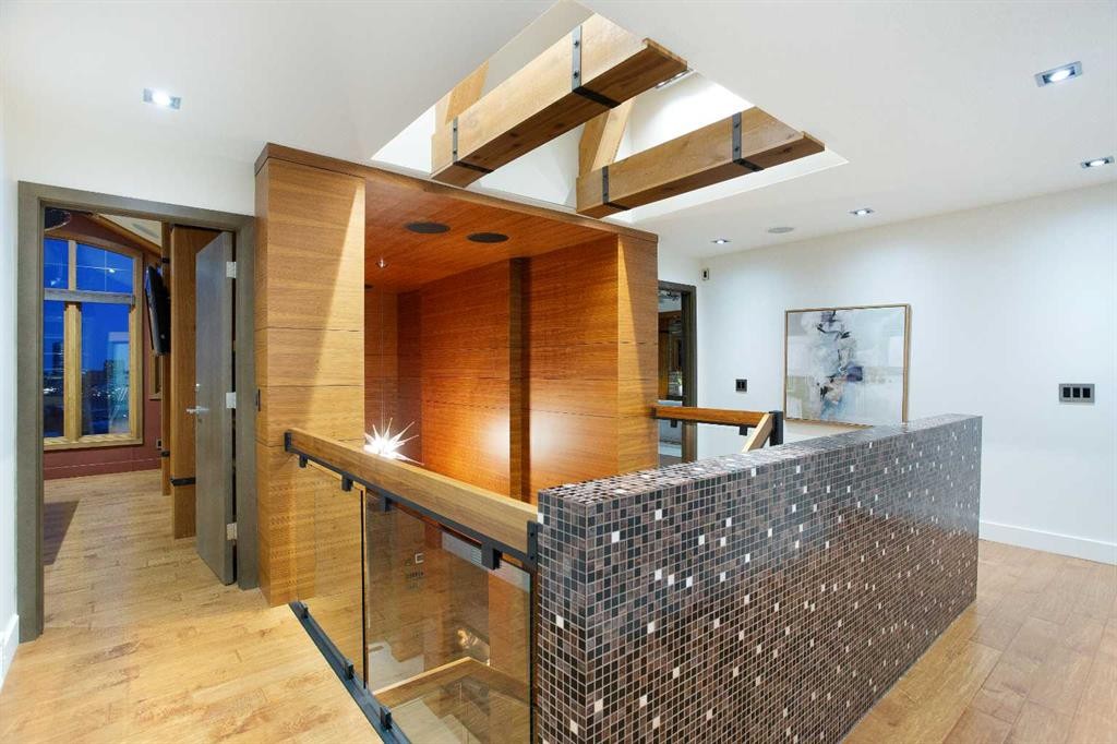 738 Crescent Road Nw, Calgary, AB - Indoor