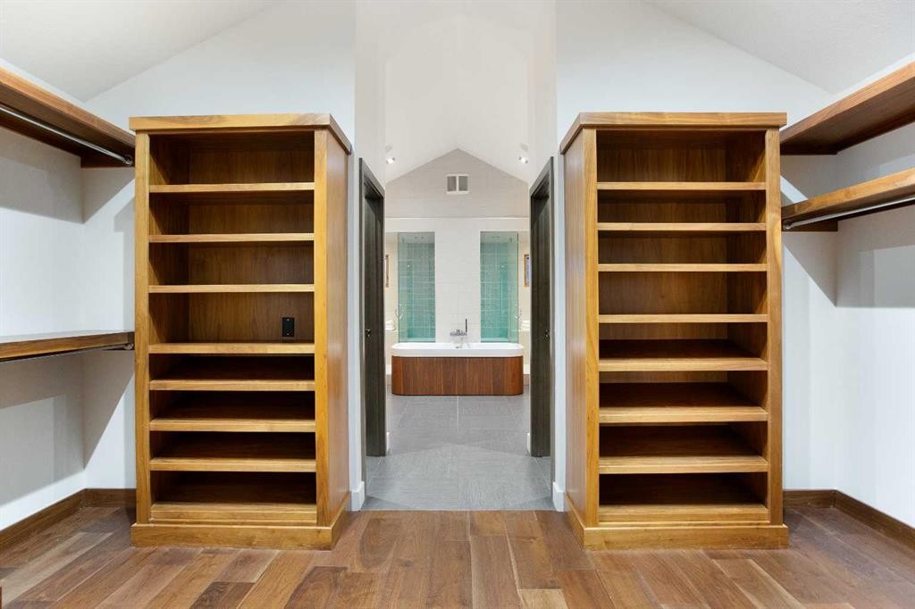 738 Crescent Road Nw, Calgary, AB - Indoor Photo Showing Other Room