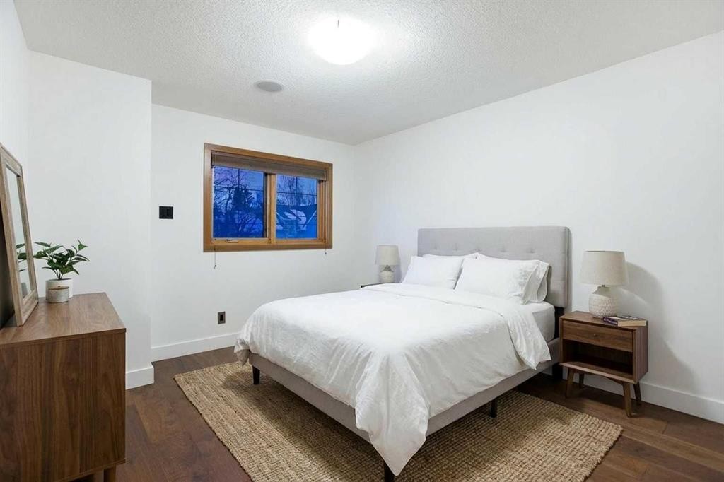 738 Crescent Road Nw, Calgary, AB - Indoor Photo Showing Bedroom