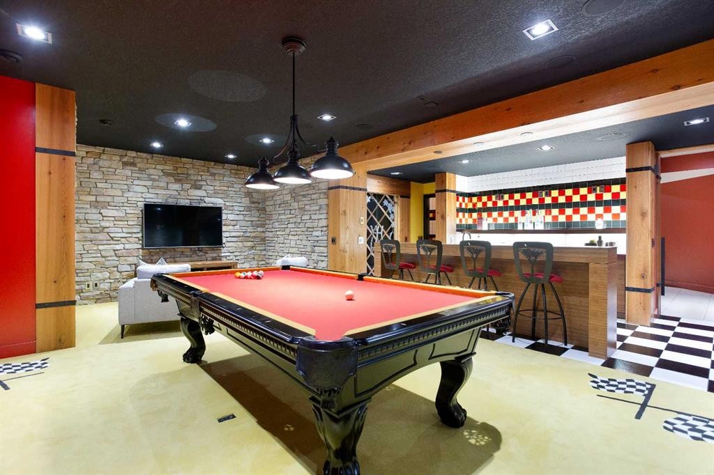 738 Crescent Road Nw, Calgary, AB - Indoor Photo Showing Other Room