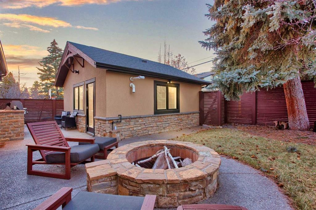 738 Crescent Road Nw, Calgary, AB - Outdoor