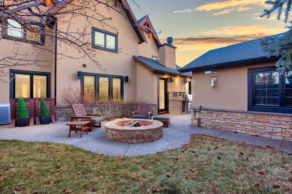 738 Crescent Road Nw, Calgary, AB - Outdoor