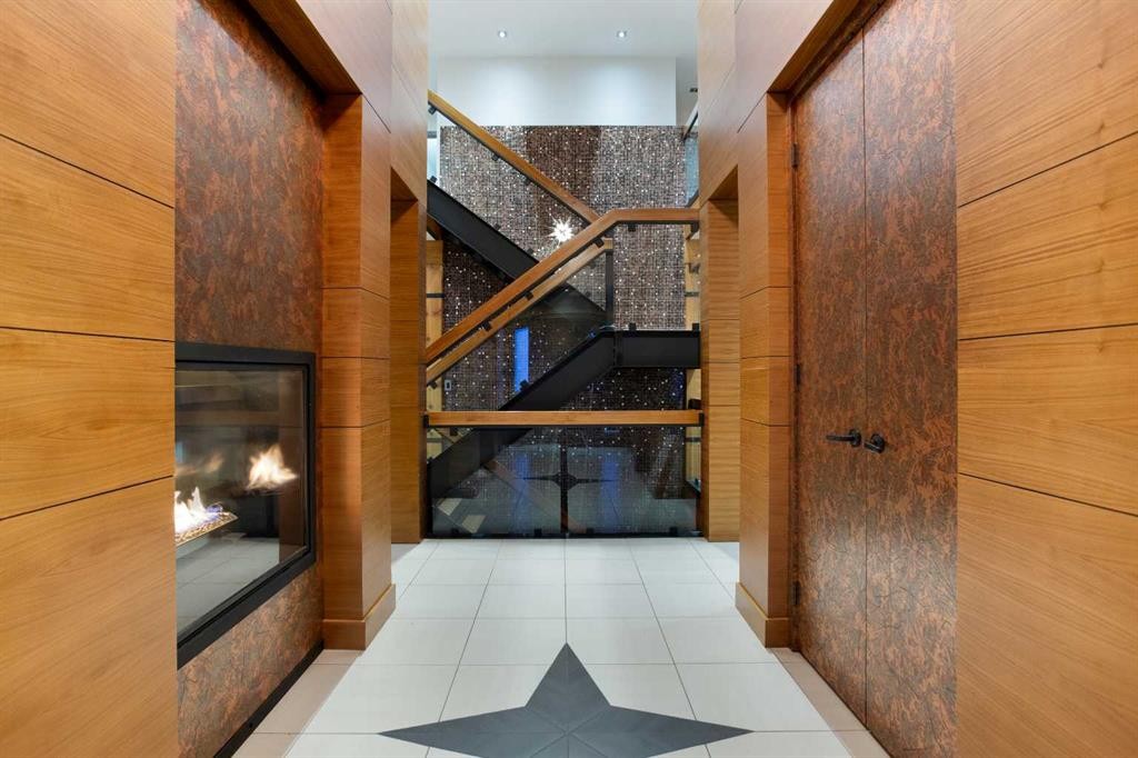 738 Crescent Road Nw, Calgary, AB - Indoor Photo Showing Other Room
