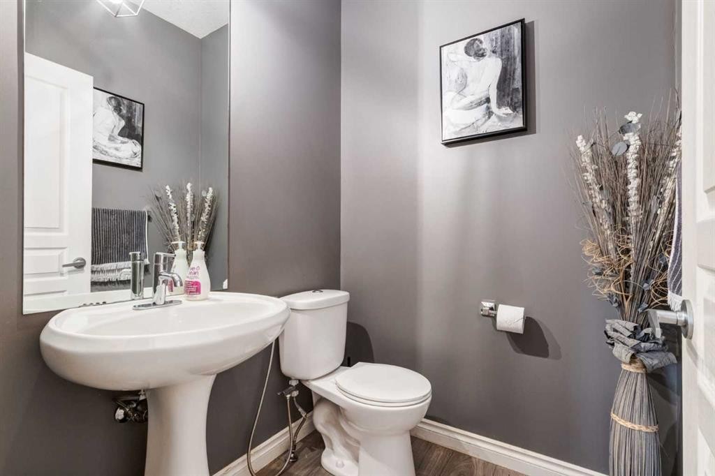 107 Evansbrooke Manor Nw, Calgary, AB - Indoor Photo Showing Bathroom