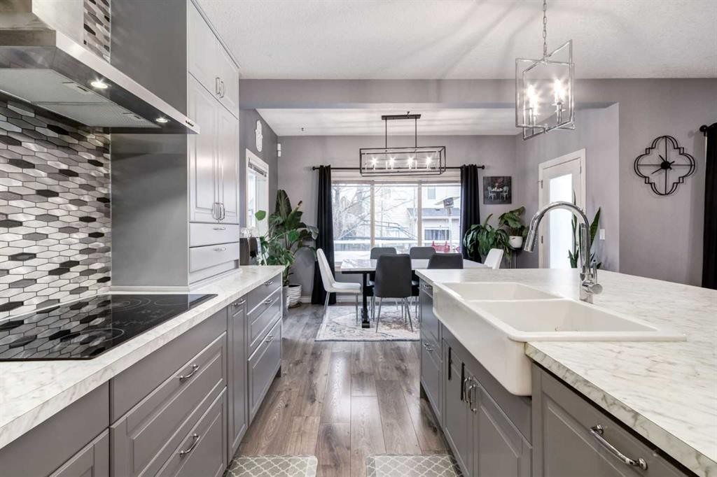 107 Evansbrooke Manor Nw, Calgary, AB - Indoor Photo Showing Kitchen With Upgraded Kitchen