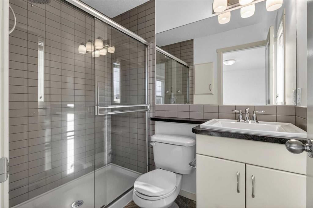 512 Evanston Drive Nw, Calgary, AB - Indoor Photo Showing Bathroom