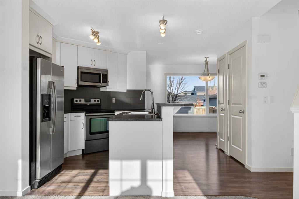 512 Evanston Drive Nw, Calgary, AB - Indoor Photo Showing Kitchen