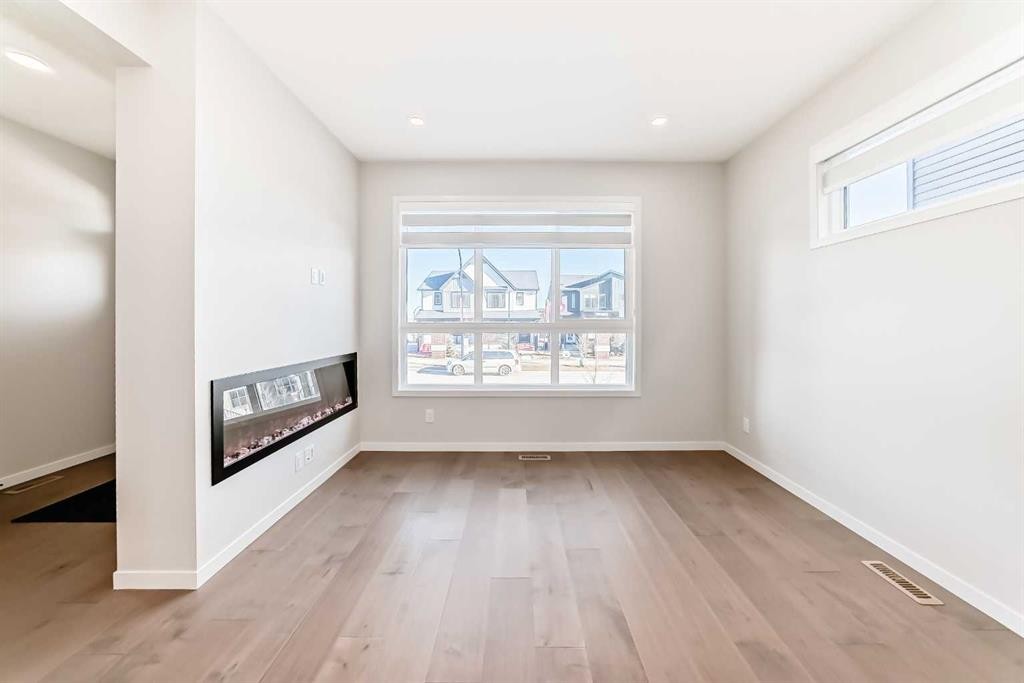 535 Tekarra Drive Nw, Calgary, AB - Indoor Photo Showing Other Room