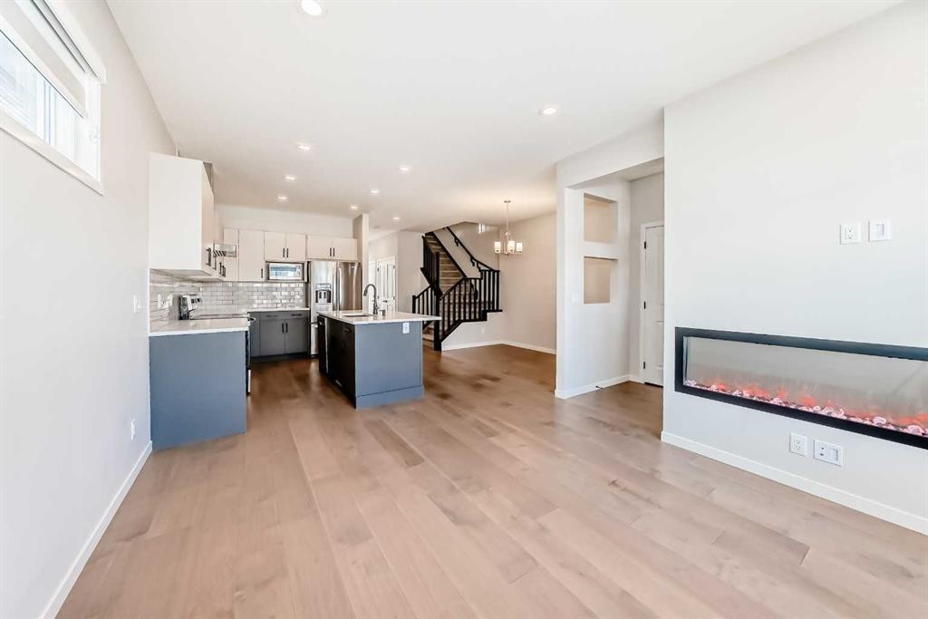 535 Tekarra Drive Nw, Calgary, AB - Indoor Photo Showing Kitchen