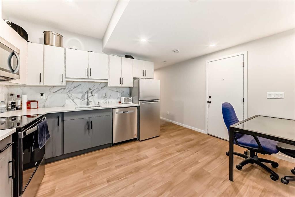 535 Tekarra Drive Nw, Calgary, AB - Indoor Photo Showing Kitchen With Stainless Steel Kitchen