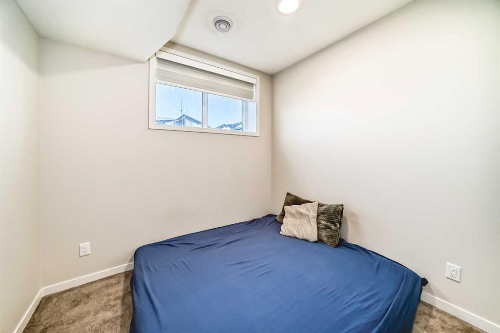 535 Tekarra Drive Nw, Calgary, AB - Indoor Photo Showing Bedroom