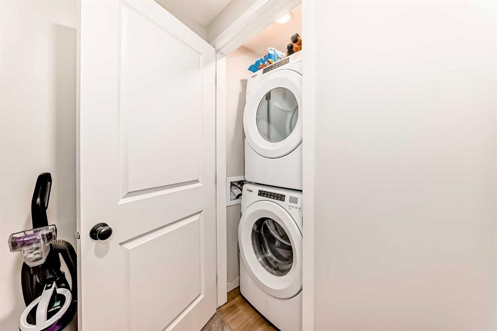 535 Tekarra Drive Nw, Calgary, AB - Indoor Photo Showing Laundry Room