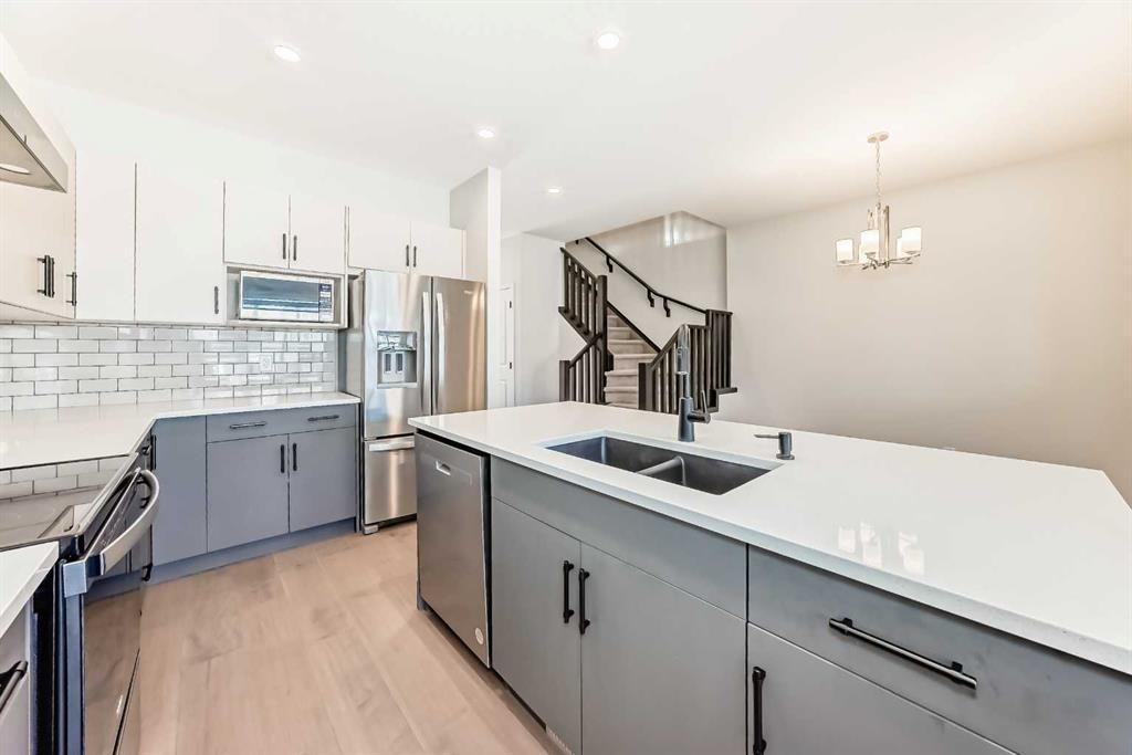 535 Tekarra Drive Nw, Calgary, AB - Indoor Photo Showing Kitchen With Stainless Steel Kitchen With Double Sink With Upgraded Kitchen