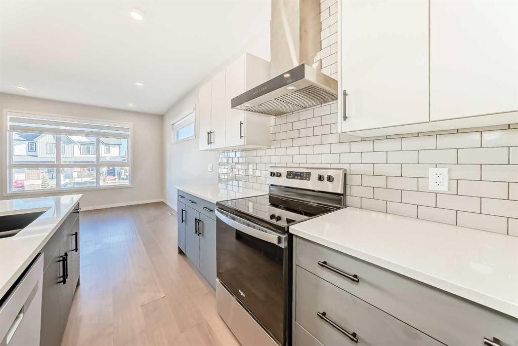 535 Tekarra Drive Nw, Calgary, AB - Indoor Photo Showing Kitchen With Upgraded Kitchen