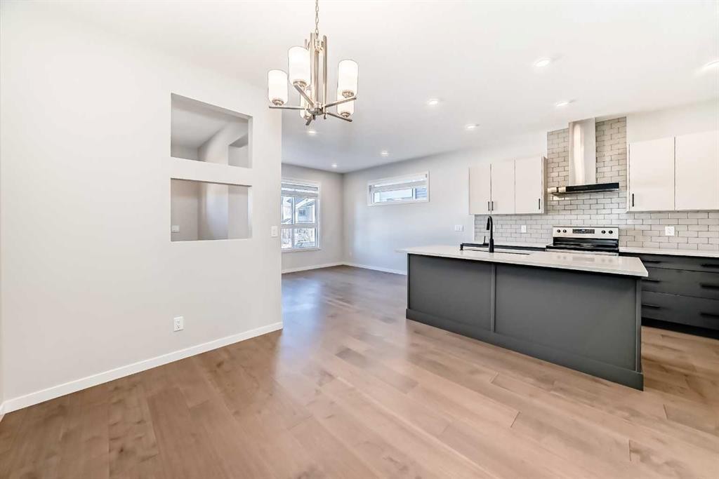 535 Tekarra Drive Nw, Calgary, AB - Indoor Photo Showing Kitchen With Upgraded Kitchen