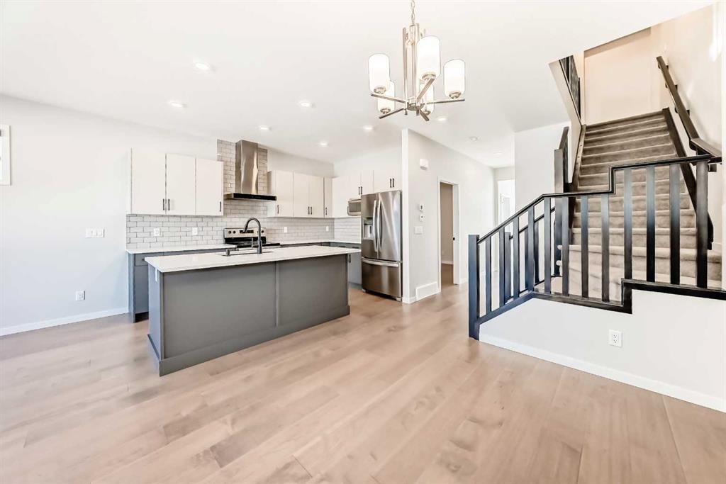 535 Tekarra Drive Nw, Calgary, AB - Indoor Photo Showing Kitchen With Upgraded Kitchen