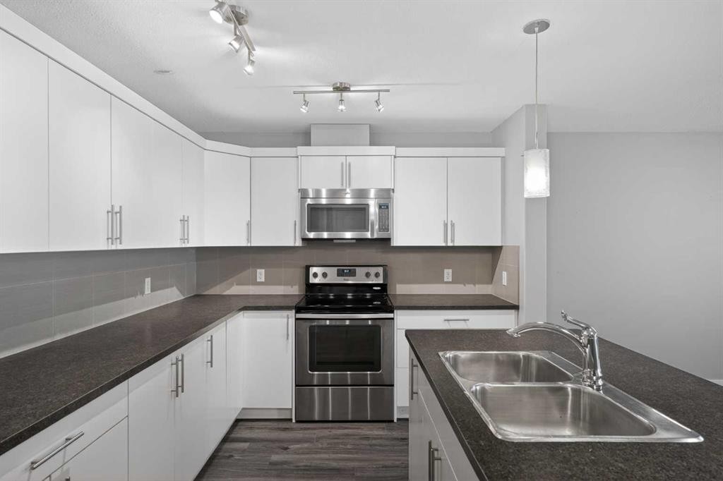 307 Skyview Ranch Grove Ne, Calgary, AB - Indoor Photo Showing Kitchen With Double Sink