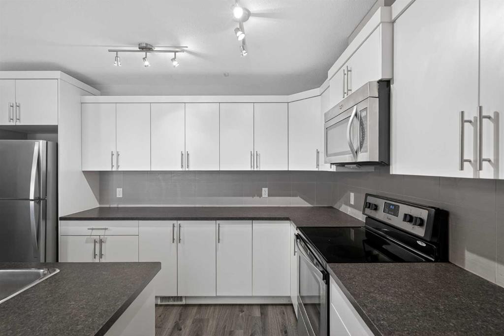 307 Skyview Ranch Grove Ne, Calgary, AB - Indoor Photo Showing Kitchen With Upgraded Kitchen
