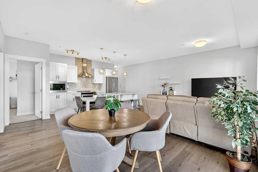218-30 Walgrove Walk Se, Calgary, AB - Indoor Photo Showing Dining Room