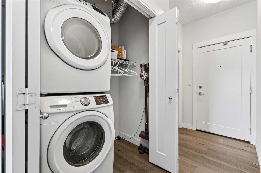 218-30 Walgrove Walk Se, Calgary, AB - Indoor Photo Showing Laundry Room