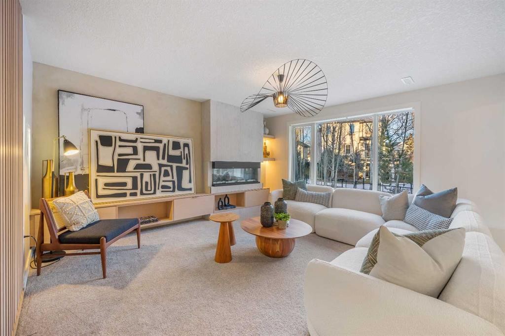 125 Discovery Place Sw, Calgary, AB - Indoor Photo Showing Living Room