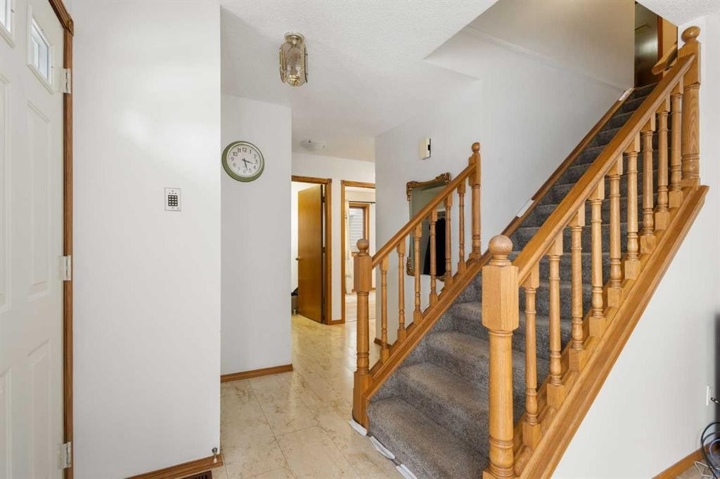 132 Scenic Cove Circle Nw, Calgary, AB - Indoor Photo Showing Other Room