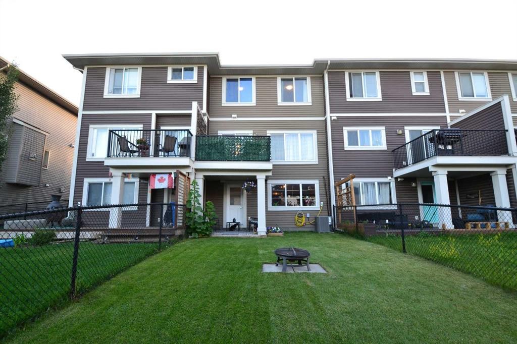 613 Hillcrest Road Sw, Airdrie, AB - Outdoor With Balcony With Facade