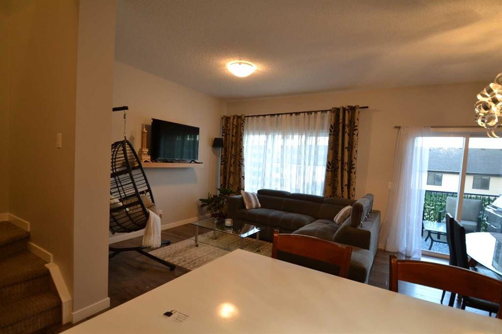 613 Hillcrest Road Sw, Airdrie, AB - Indoor