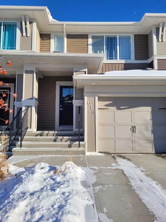 613 Hillcrest Road Sw, Airdrie, AB - Outdoor With Facade