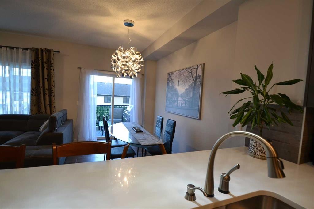 613 Hillcrest Road Sw, Airdrie, AB - Indoor Photo Showing Dining Room