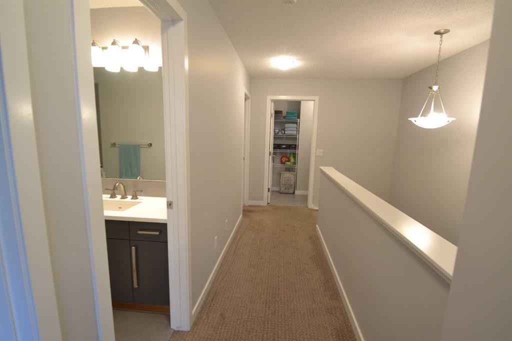 613 Hillcrest Road Sw, Airdrie, AB - Indoor Photo Showing Other Room