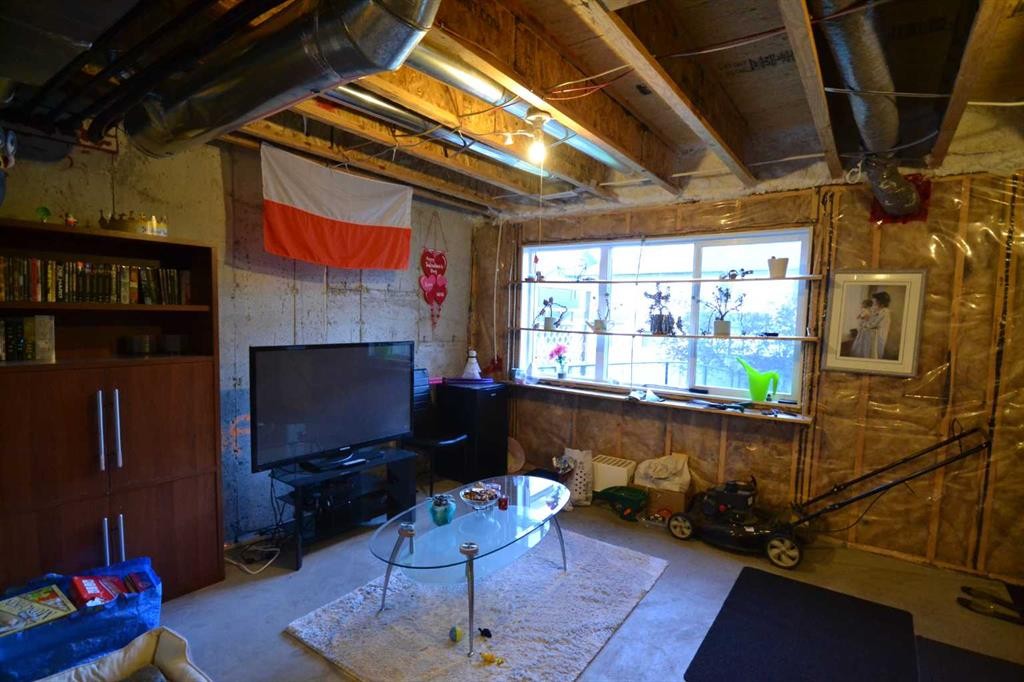613 Hillcrest Road Sw, Airdrie, AB - Indoor Photo Showing Basement
