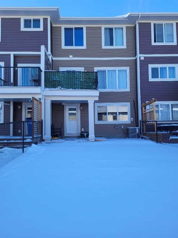 613 Hillcrest Road Sw, Airdrie, AB - Outdoor With Balcony With Facade