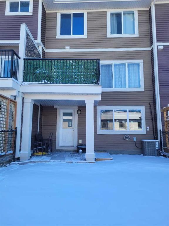 613 Hillcrest Road Sw, Airdrie, AB - Outdoor With Balcony
