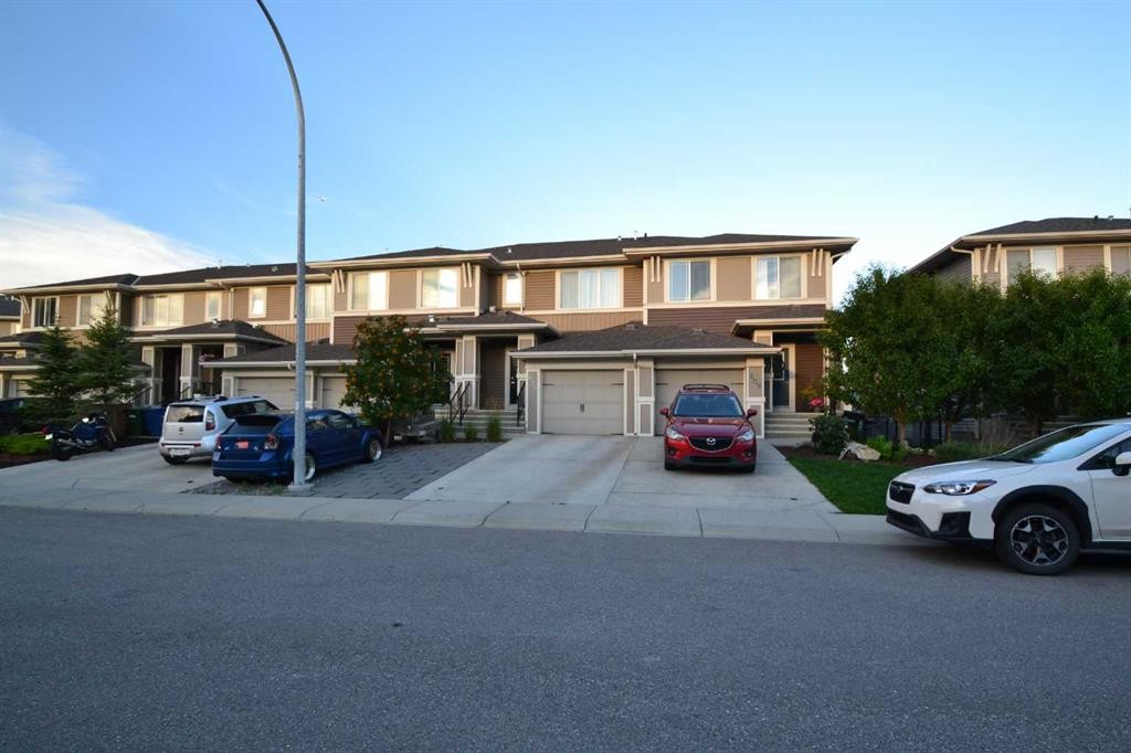 613 Hillcrest Road Sw, Airdrie, AB - Outdoor With Facade