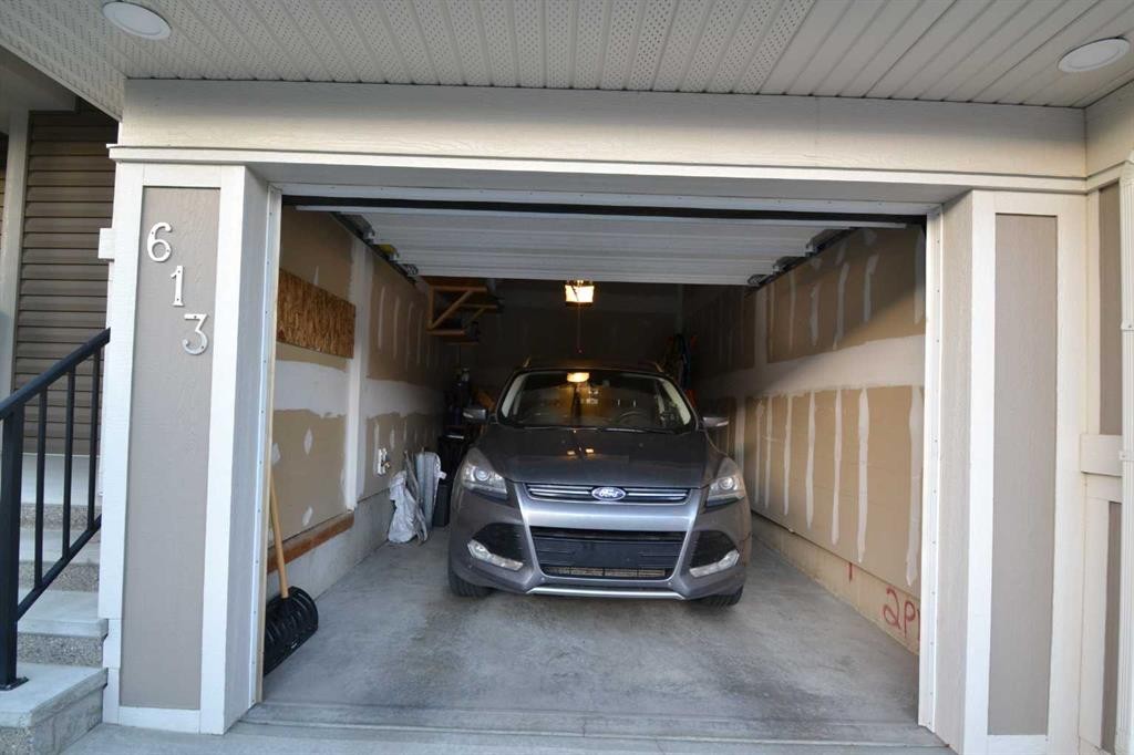 613 Hillcrest Road Sw, Airdrie, AB - Photo Showing Garage