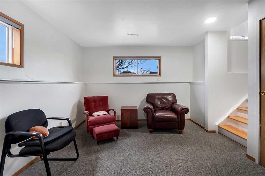 192 Rivercrest Close Se, Calgary, AB - Indoor Photo Showing Other Room