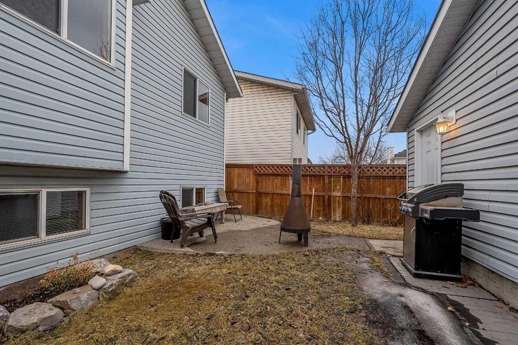192 Rivercrest Close Se, Calgary, AB - Outdoor With Exterior