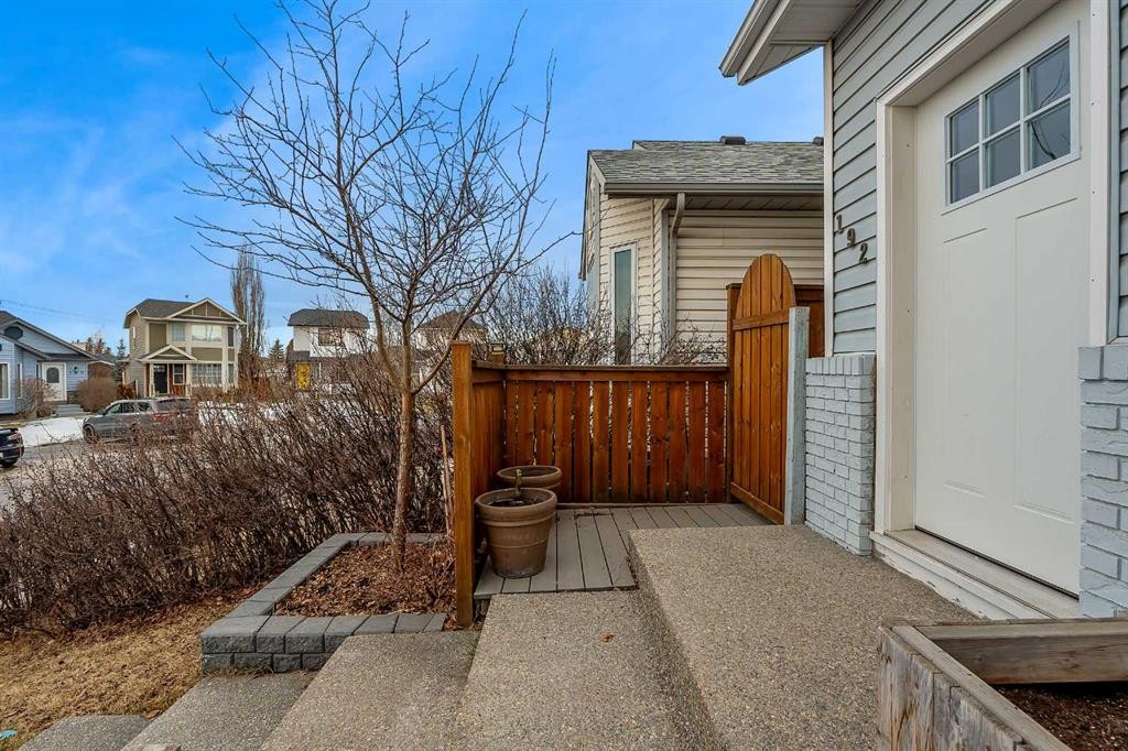 192 Rivercrest Close Se, Calgary, AB - Outdoor With Exterior