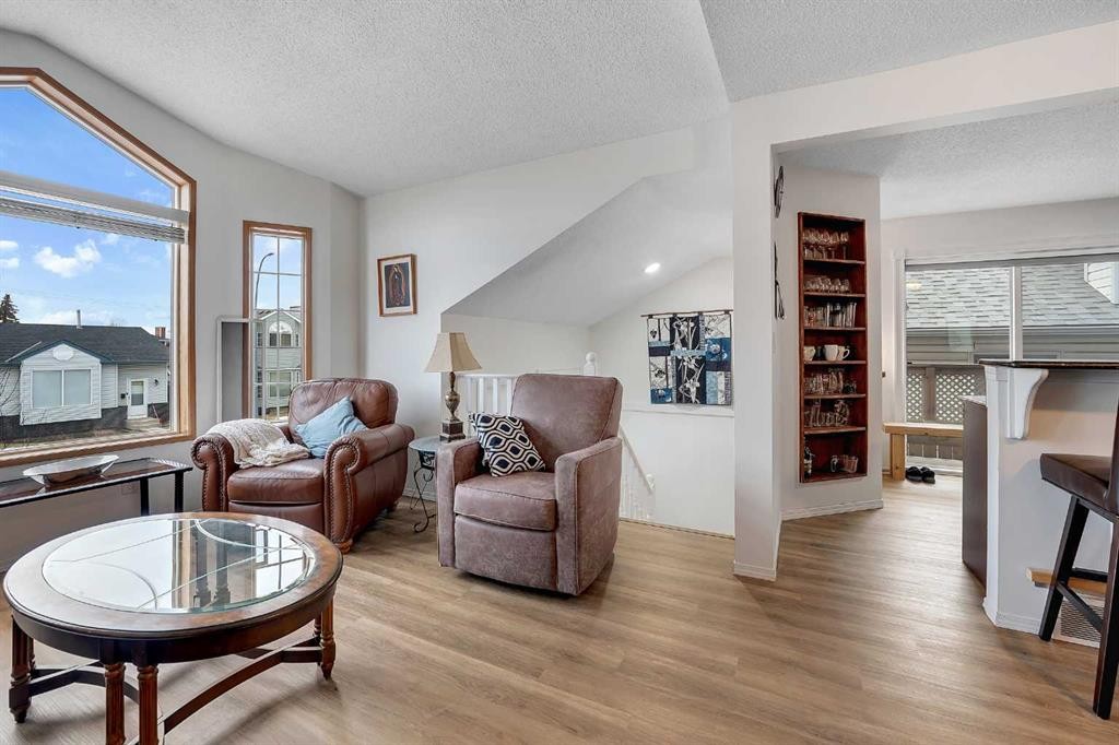 192 Rivercrest Close Se, Calgary, AB - Indoor Photo Showing Living Room