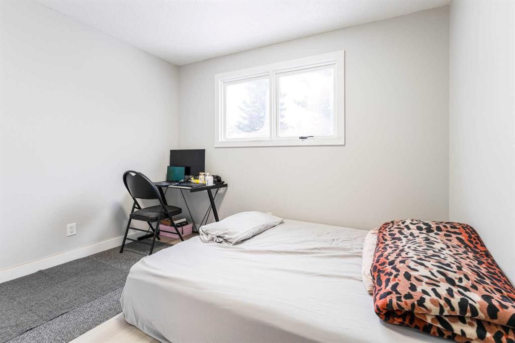 6420 26 Avenue Ne, Calgary, AB - Indoor Photo Showing Bedroom