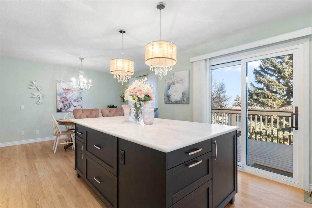 34-118 Strathcona Road, Calgary, AB - Indoor