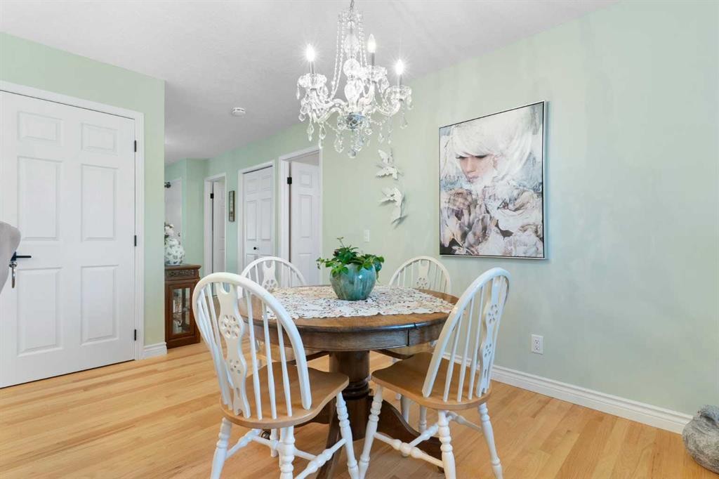 34-118 Strathcona Road, Calgary, AB - Indoor Photo Showing Dining Room